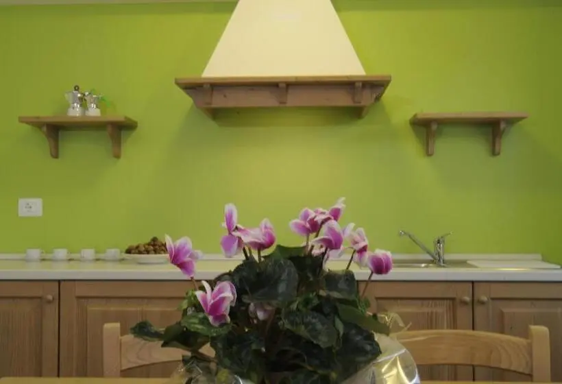 スタンダードスタジオ, Agriturismo Monte Del Re