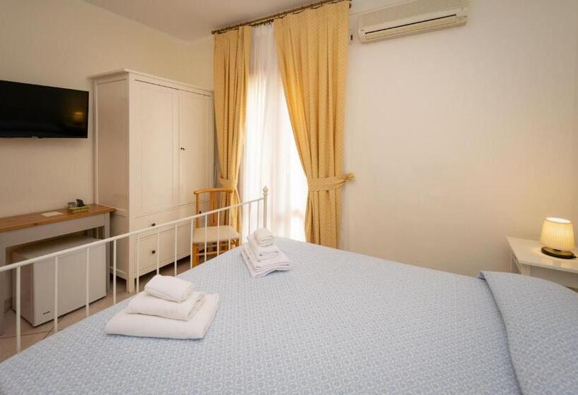 이코노미 룸, Anna