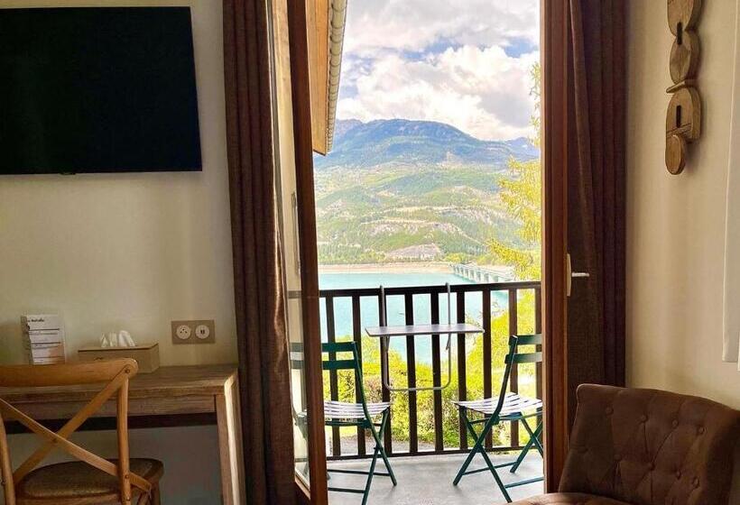 חדר בסיסי עם מרפסת, Hôtel Les Chaumettes