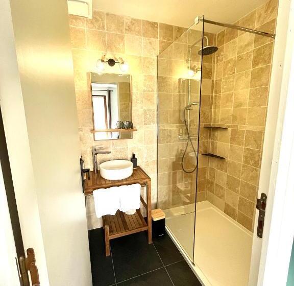 חדר בסיסי עם מרפסת, Hôtel Les Chaumettes