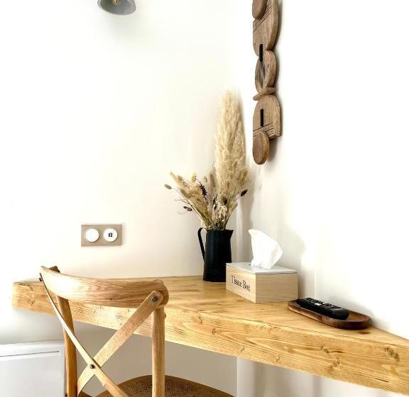 חדר בסיסי עם מרפסת, Hôtel Les Chaumettes