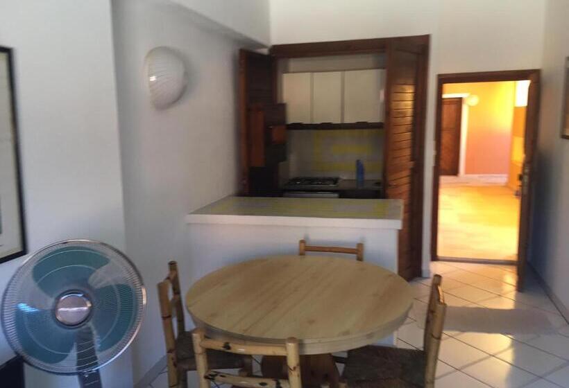 آپارتمان 1 خوابه با چشمانداز استخر, Marinella, Sardegna