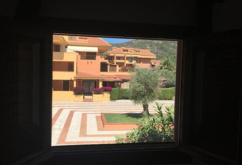 Апартаменты 1 Спальня Вид на Бассейн, Marinella, Sardegna