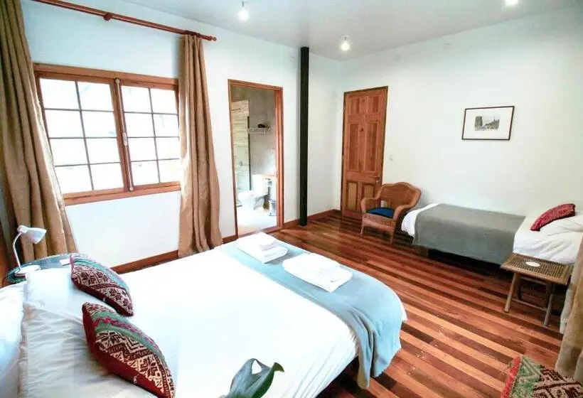 سوییت خانوادگی, Casa California Guesthouse