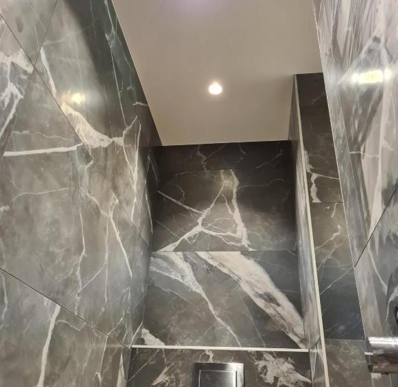 اتاق لوکس, Bnb La Cravache