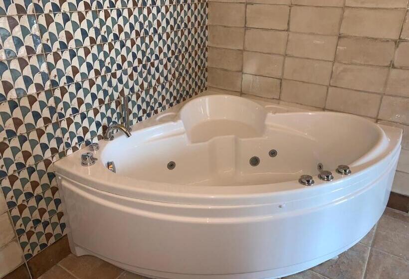 جناح مطلّ علي الجبل, Castillo Palacio De Bulbuente