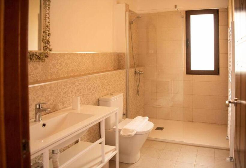 غرفة ديلوكس, Castillo Palacio De Bulbuente