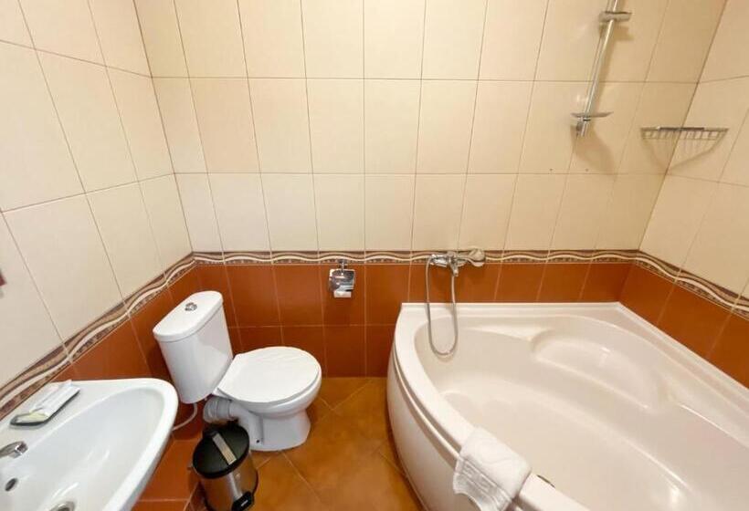 غرفة قياسية ثلاثية, Rudison Hotel & Restaurant