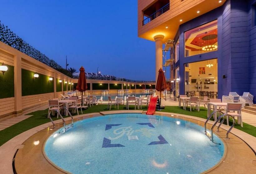 سوییت خانوادگی, Royal Day Plaza