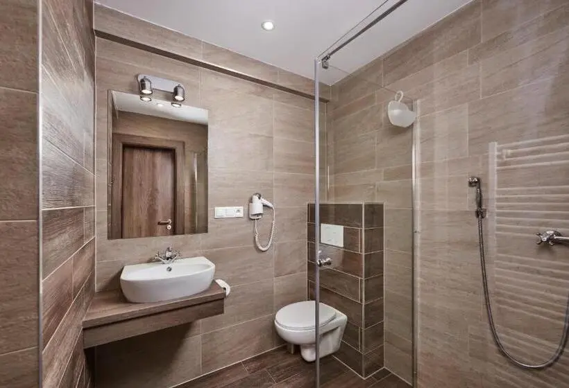 Camera Familiare, Studničky
