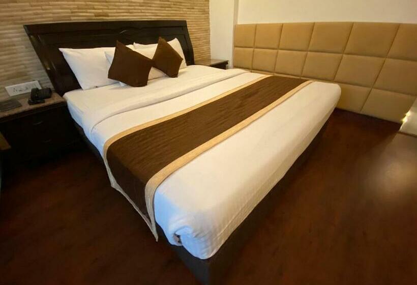 Номер Deluxe, The Pearl Industrial Area Phase 2