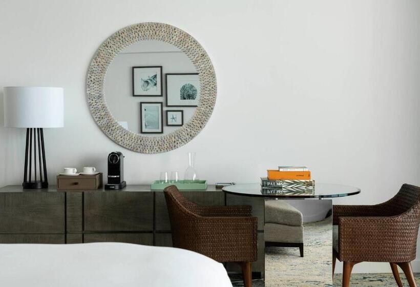 اتاق لوکس با تخت بزرگ, The Ritz Carlton, Turks & Caicos