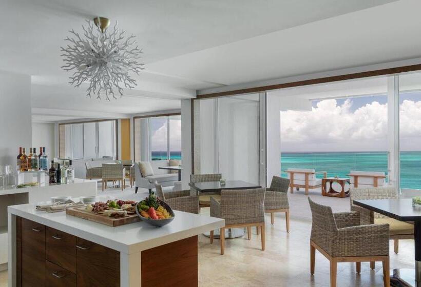 اتاق لوکس با بالکن و چشم‌انداز دریا, The Ritz Carlton, Turks & Caicos