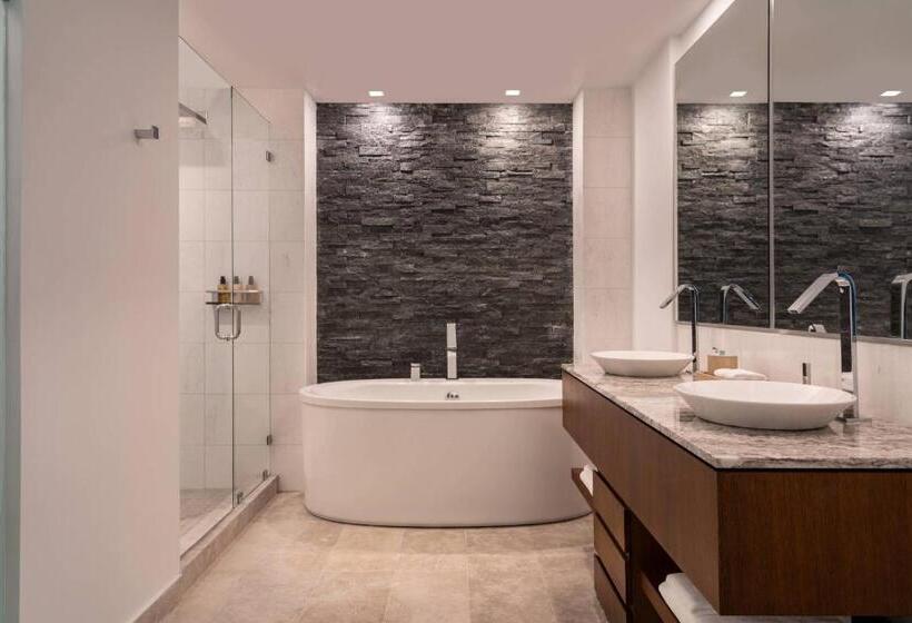 سوئیت کلاب, The Ritz Carlton, Turks & Caicos