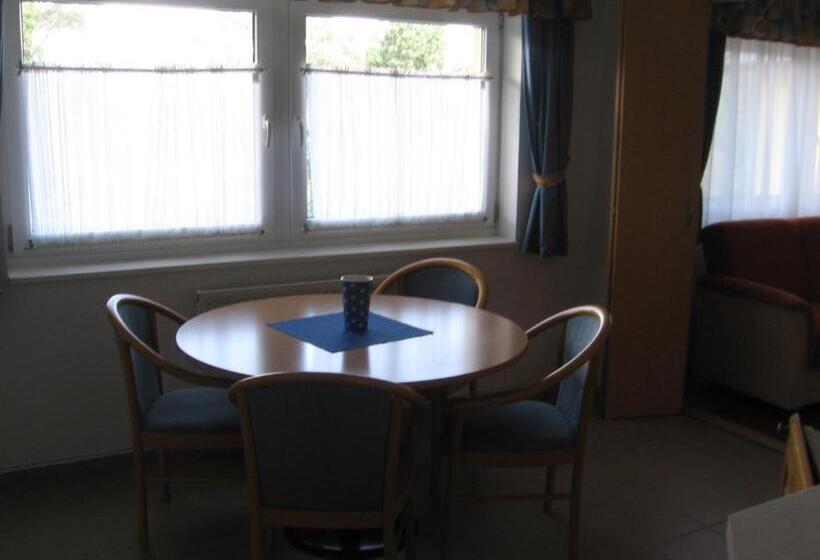 Апартаменты 2 Спальни, Leier Business