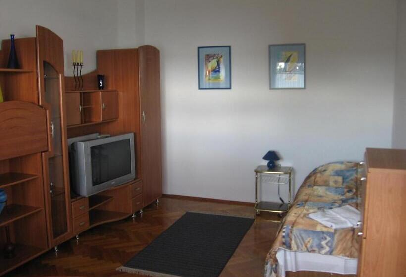 Апартаменты 2 Спальни, Leier Business