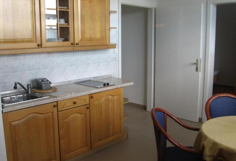 Апартаменты 2 Спальни, Leier Business