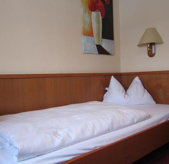 标准单人间, Gasthaus Neupert