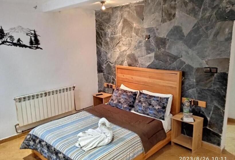 سوییت با چشمانداز کوه, Le Gite Du Barrage