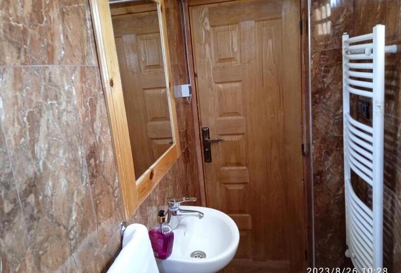 اتاق لوکس, Le Gite Du Barrage