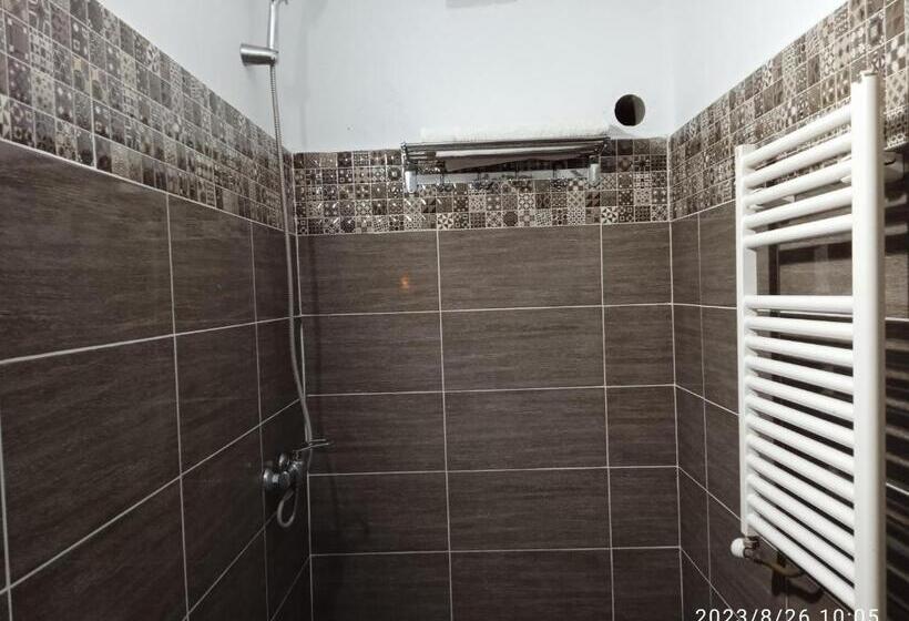 اتاق خانوادگی, Le Gite Du Barrage