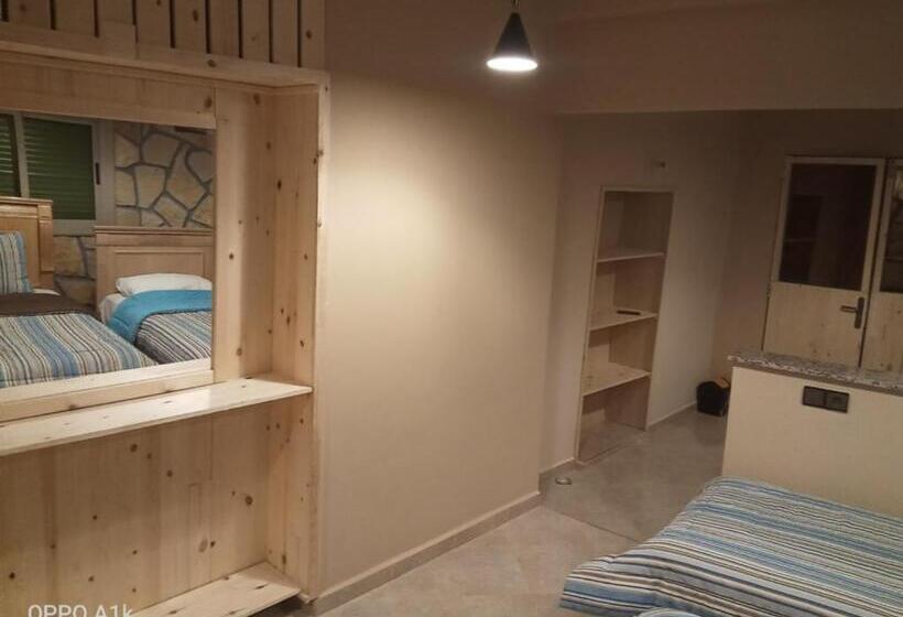 سوئیت جونیور با چشمانداز کوهستان, Le Gite Du Barrage