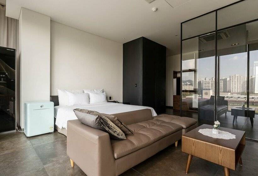 غرفة دور أخير, Gwangyang Harbor Bridge