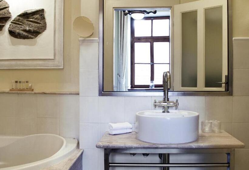 סוויטה, Boutique Hotel Nautilus