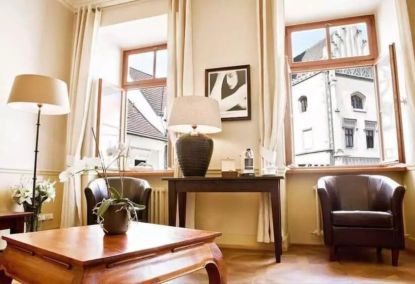 سوئیت پرزیدنت, Boutique Hotel Nautilus