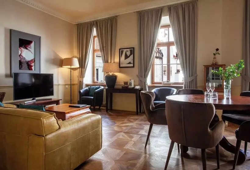 سوئیت پرزیدنت, Boutique Hotel Nautilus