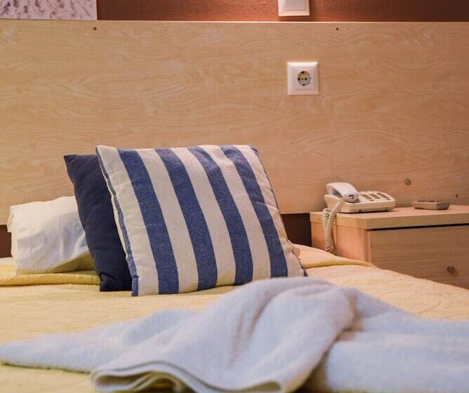 חדר סטנדרט לשלושה, Amaryllis