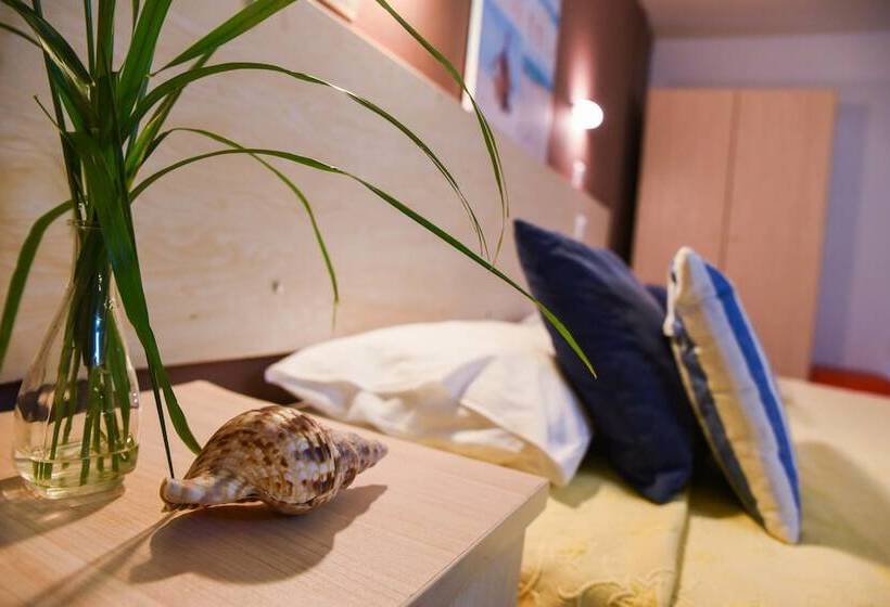 חדר סטנדרט לשלושה, Amaryllis