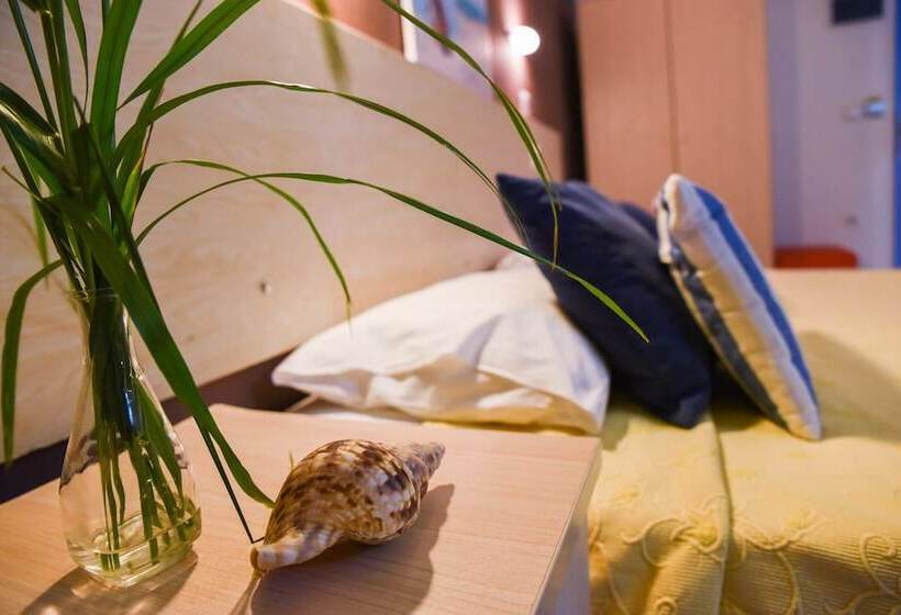 חדר סטנדרט לשלושה, Amaryllis