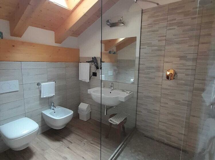 스탠다드 트리플 룸, Astoria