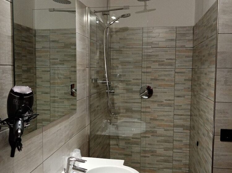 스탠다드 트리플 룸, Astoria