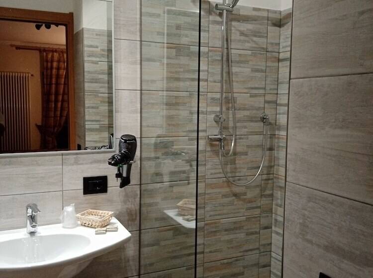 스탠다드 트리플 룸, Astoria