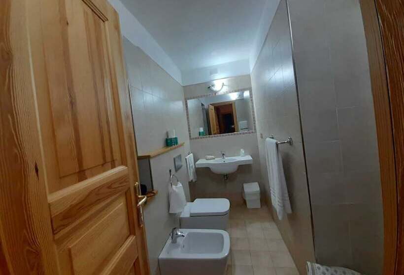 패밀리 룸, Astoria