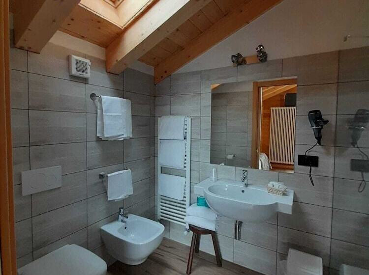 패밀리 룸, Astoria