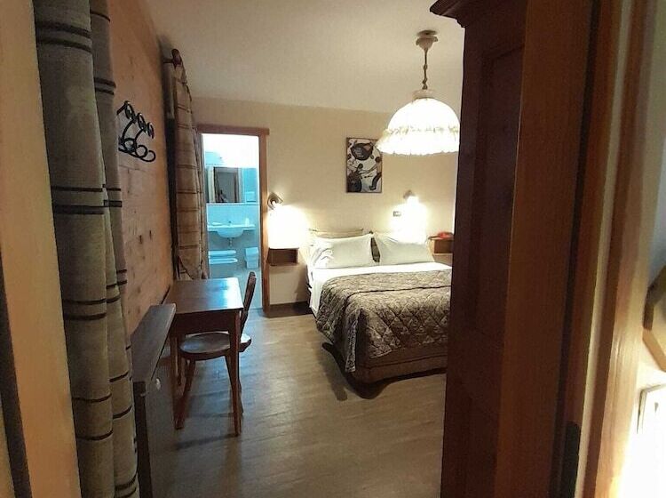 패밀리 룸, Astoria