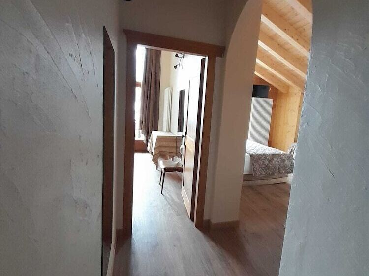 패밀리 룸, Astoria