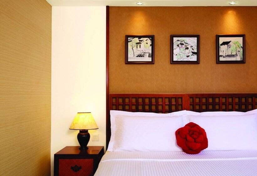 اتاق اجرایی, Butterfly On Wellington, Central