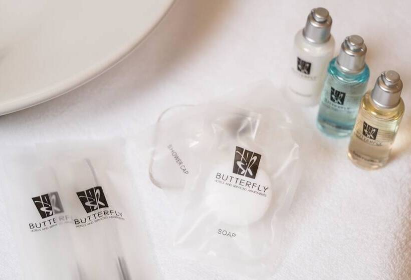 اتاق خانوادگی, Butterfly On Wellington, Central