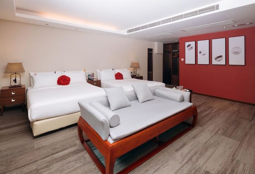 اتاق خانوادگی, Butterfly On Wellington, Central