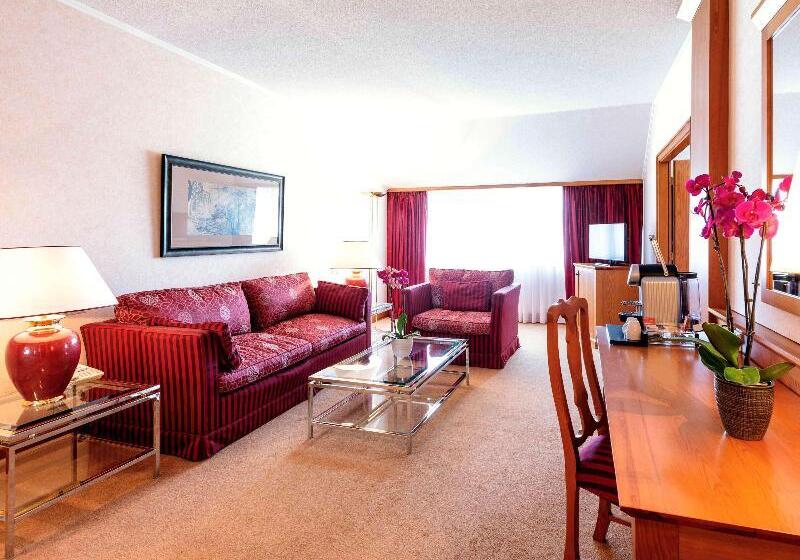 اتاق لوکس, Butterfly On Wellington, Central