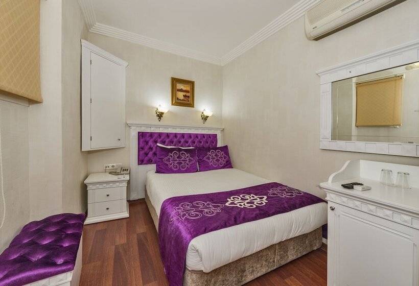 اتاق اکونومی, Istanbul Holiday