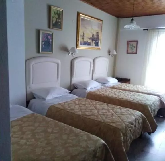 Chambre Quadruple Standard, Kouros