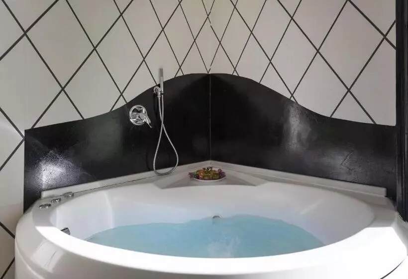 اتاق سوپریور با چشم‌انداز دریا, Palazzo Ferraioli   Hotel & Wellness