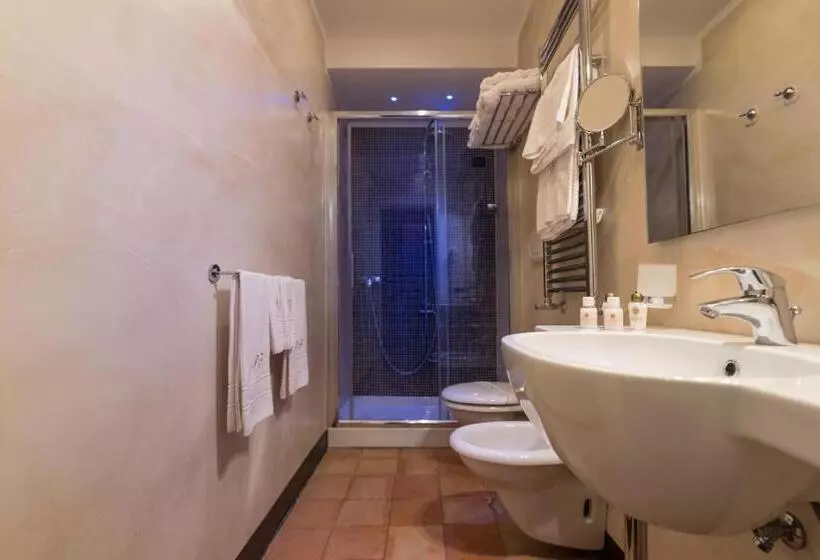 اتاق سه نفره سوپریور با چشم‌انداز دریا, Palazzo Ferraioli   Hotel & Wellness