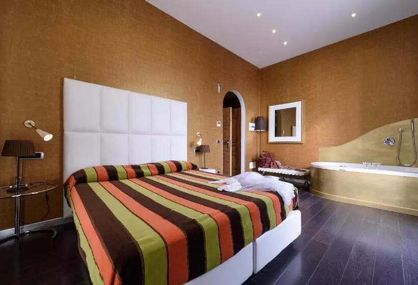 اتاق سه نفره سوپریور با چشم‌انداز دریا, Palazzo Ferraioli   Hotel & Wellness