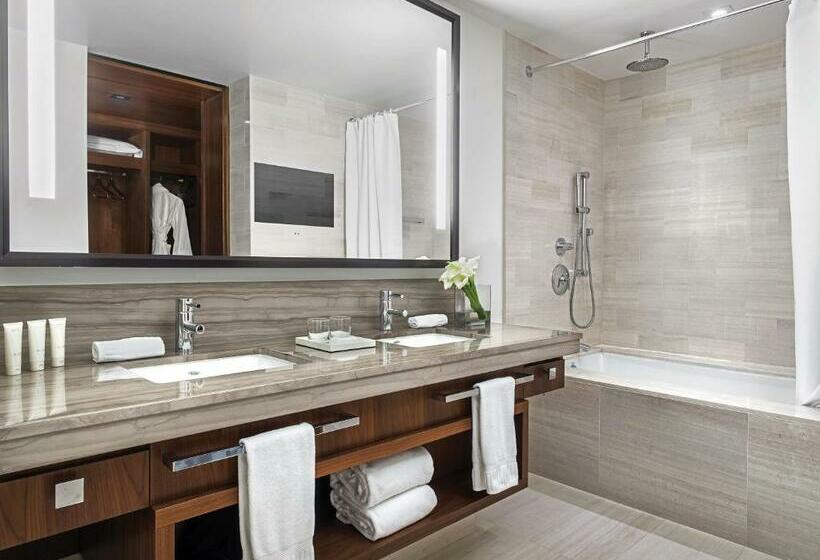 带大床的高级房间, The Langham New York Fifth Avenue